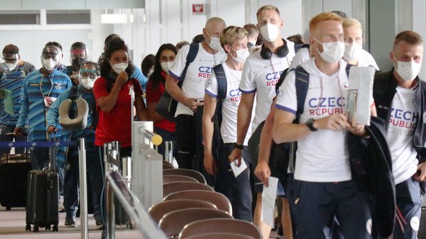 Narita Airport at the peak of the influx of Olympic athletes (© Jiji)