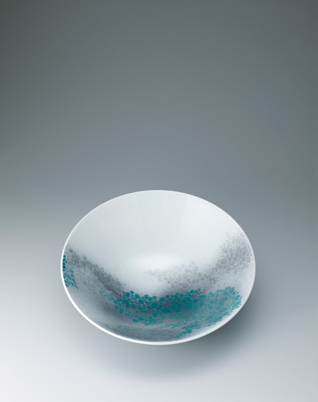 《色绘雪花薄墨墨弹萩文钵》,于第66届日本传统工艺展(图片:日本工艺会)