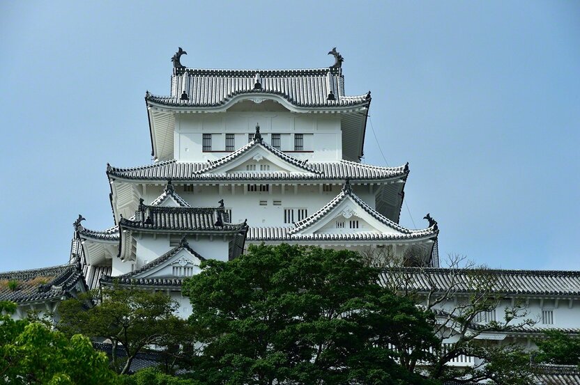 姫路城的大天守。2009年開始了為期5年的大規模復修工程,白灰泥城壁重見天日