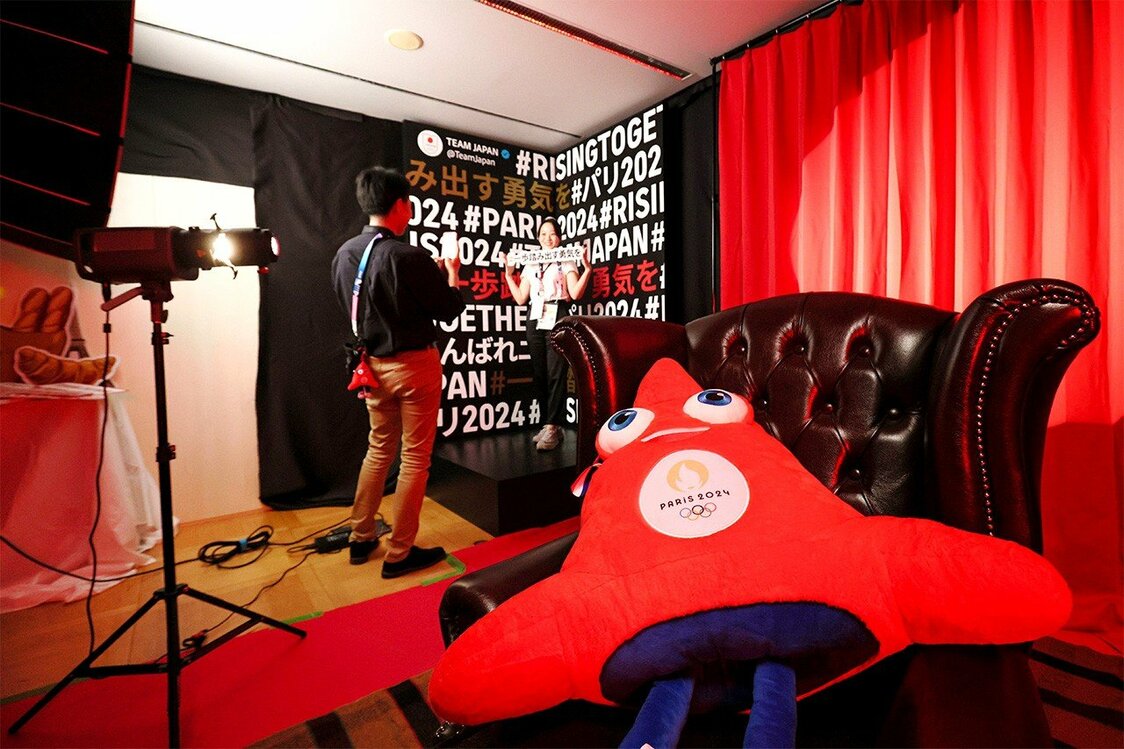 巴黎奥运会期间设在“TEAM JAPAN HOUSE”内的社交媒体专用摄影棚（图片：时事社）