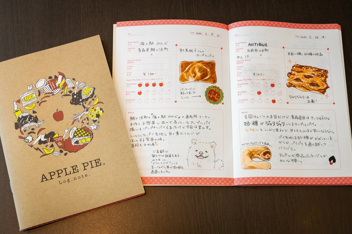 El cuaderno en el que Nomura escribe cuidadosamente sus impresiones de las tartas que ha comido incluso fuera de Hirosaki. La guía es resultado de un esfuerzo constante, por lo que cuenta con la confianza total de los turistas.