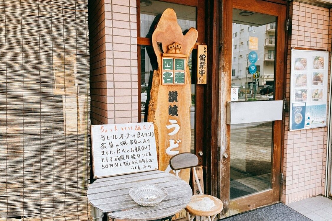 疫情下的小店主，一个人活成一股暖流汇成一片大海