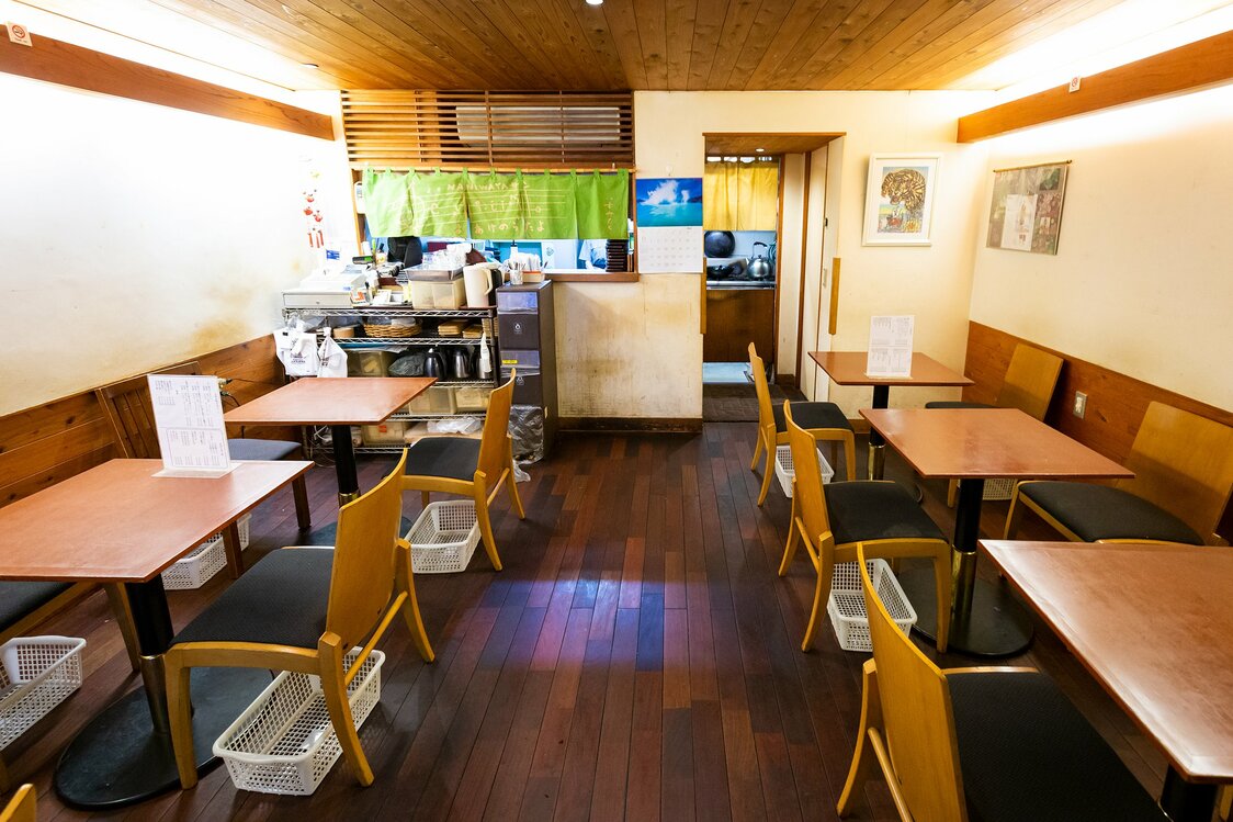 2階の食堂で、軽食やたい焼きをゆっくりと味わうのもおすすめ