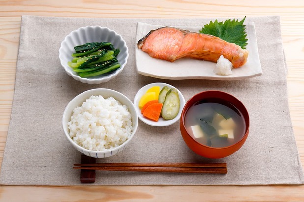 三菜一汤的和食(图片:PIXTA)
