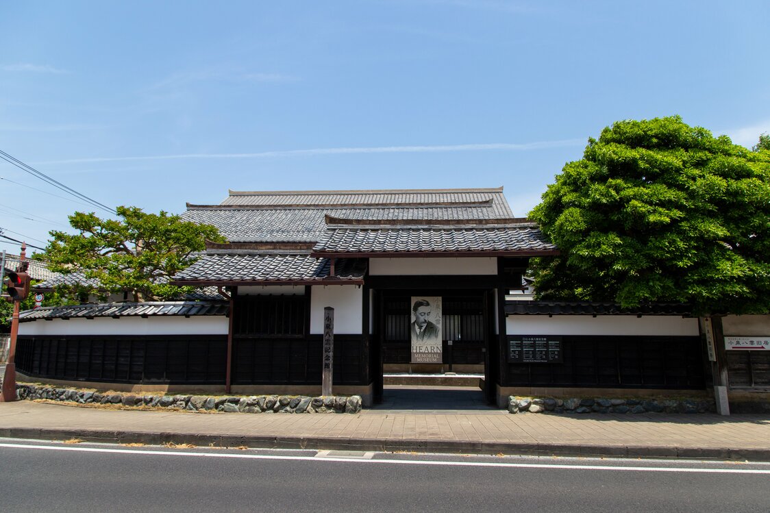 塩見縄手の西端にある小泉八雲記念館