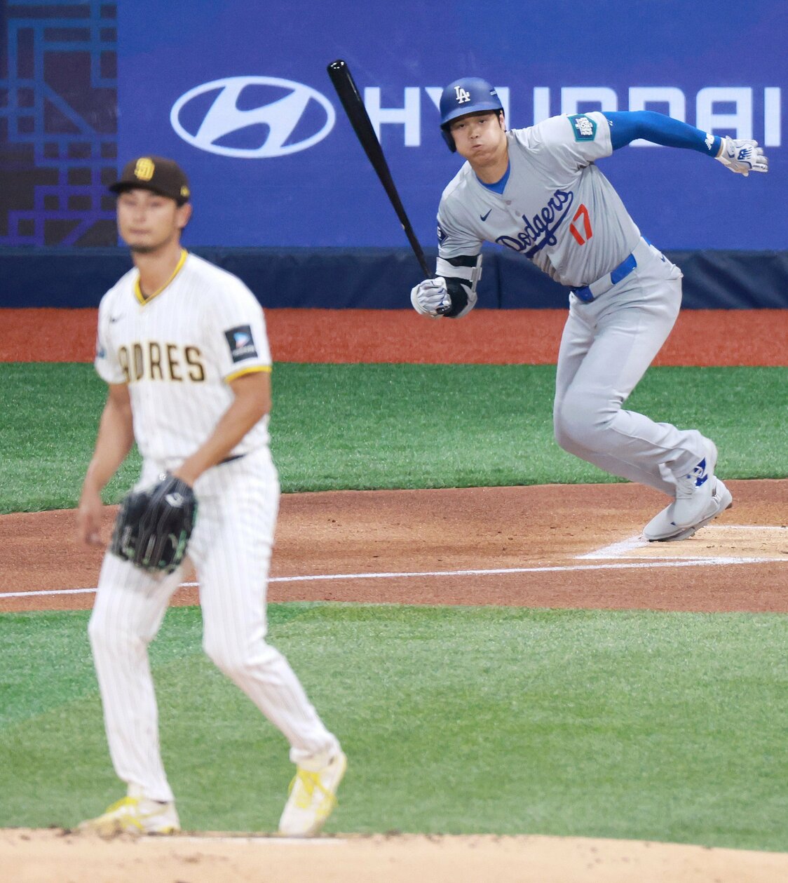 今季開幕戦では大谷とダルビッシュ有（パドレス）との初対戦が話題になった（2024年3月20日、韓国・ソウル）時事