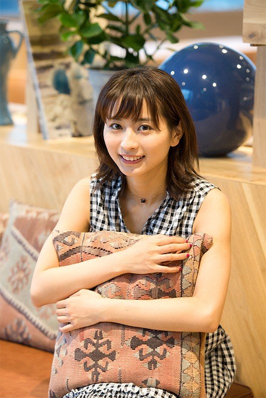 中国の“シンデレラ”が日本で歌手デビュー：龍夢柔（ロン・モンロウ）さん