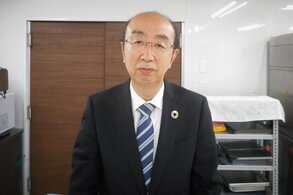スーパーの販売方法と魚離れは無関係ではないと指摘する小谷一彦氏 写真:筆者提供