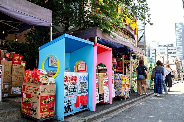 ドン・キホーテ新宿店。コリアンタウンに立地し、韓国食材などが豊富に並ぶ=2025年6月17日(ニッポンドットコム編集部撮影)