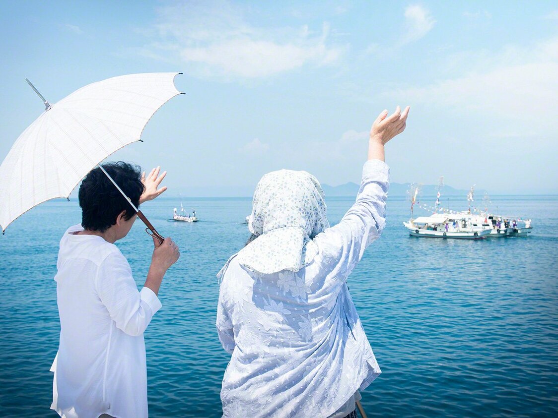4年に1度行われる神舞神事の出船神事を見送る（祝島）