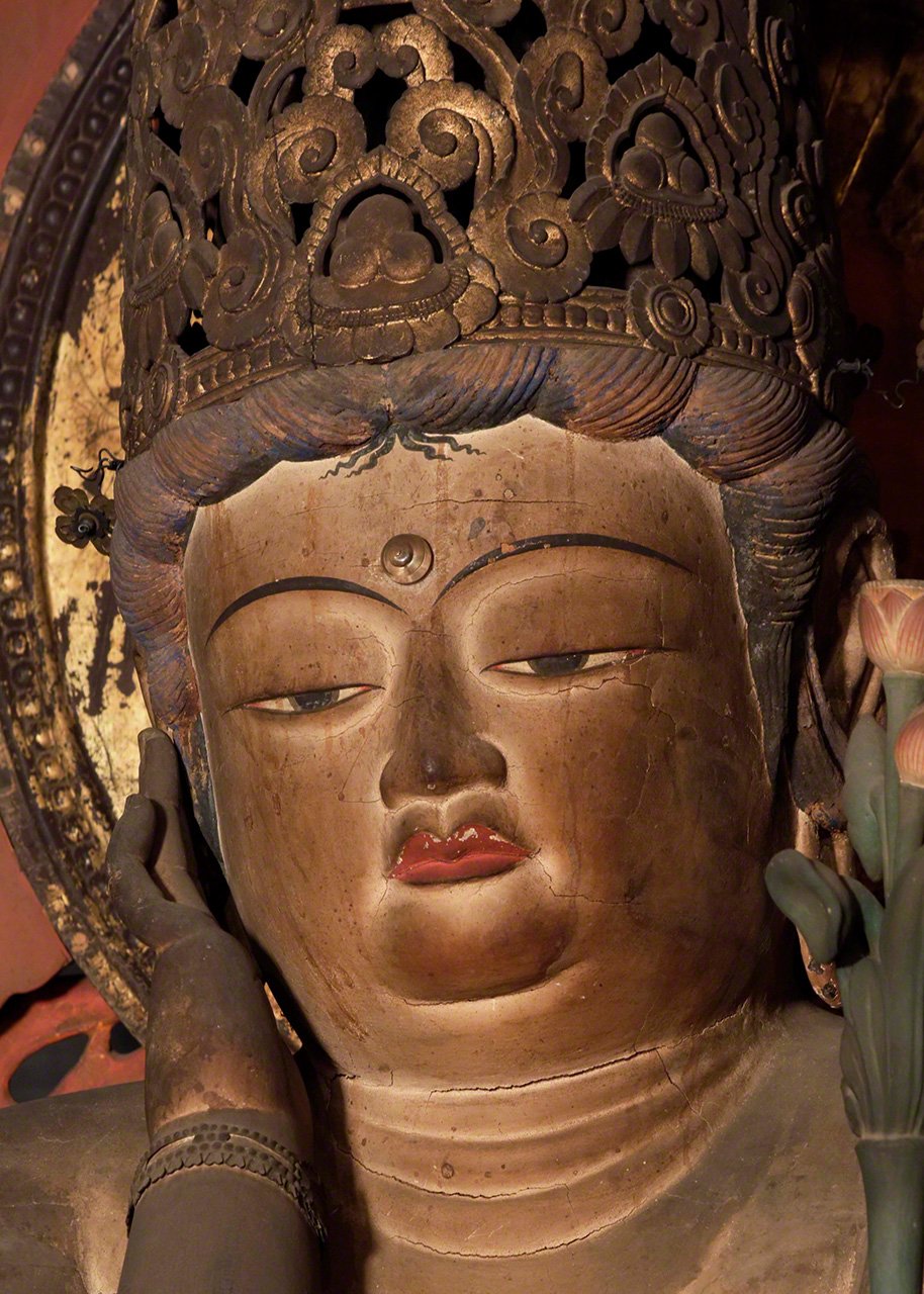 La estatua sedente de Nyoirin Kannon
