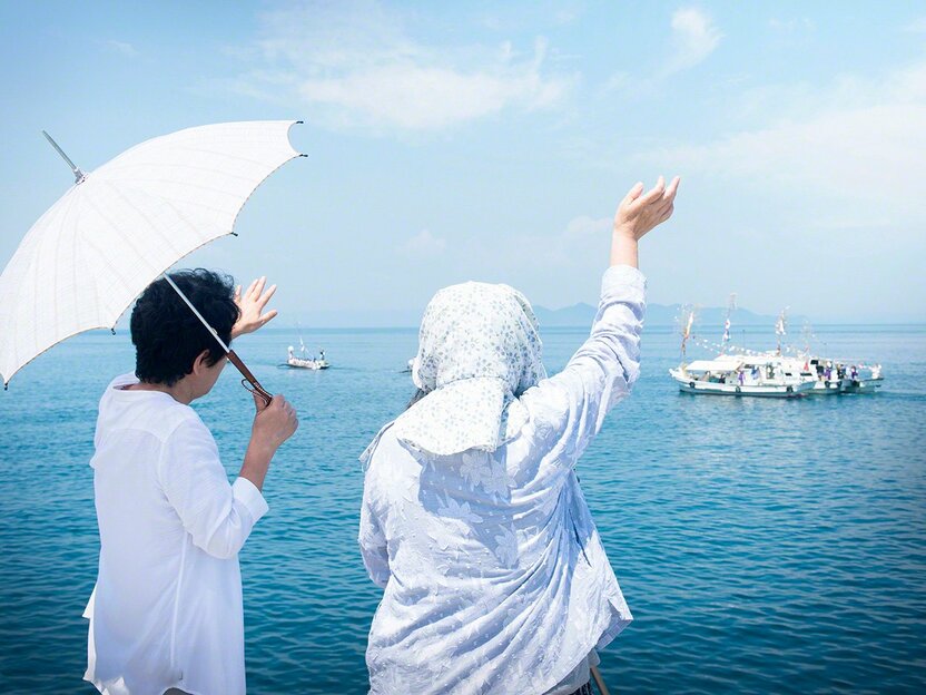 4年に1度行われる神舞神事の出船神事を見送る（祝島）