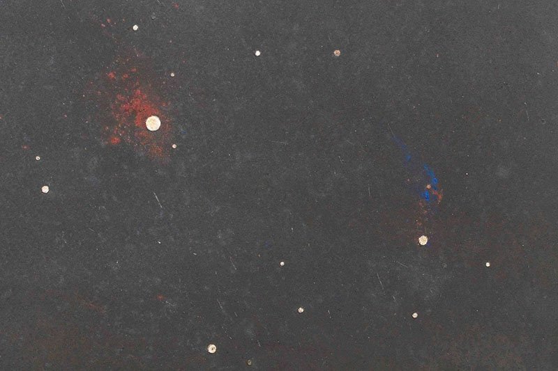 Un fragmento de la pintura fusuma. Los colores podrían cambiar con el tiempo haciendo que estas estrellas muestren diferentes aspectos. (Fotografía de Yamaguchi Kazuya.)