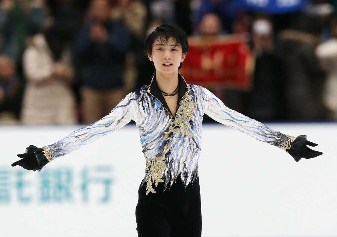 全日本フィギュアフリーの演技を終えた羽生=2014年12月27日、長野市（時事）