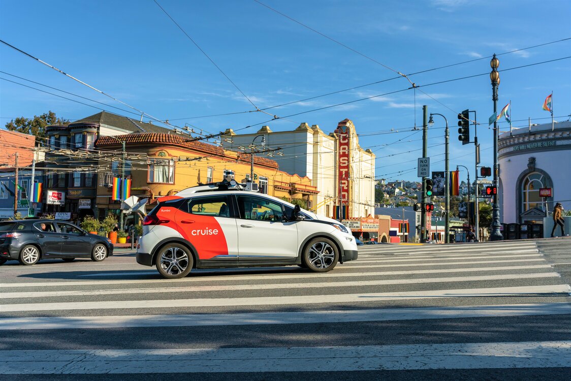 2022年にサービスが始まったGMクルーズのロボット・タクシー。ベース車両はGMのEV「Chevrolet Bolt」　©Cruise