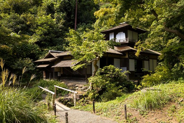 1922年、三溪によって移築された最後の建造物「聴秋閣」。京都・二条城にあったという徳川家光と春日局(かすがのつぼね)ゆかりの楼閣建築で、国の重要文化財に指定される