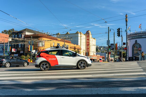 2022年にサービスが始まったGMクルーズのロボット・タクシー。ベース車両はGMのEV「Chevrolet Bolt」 ©Cruise