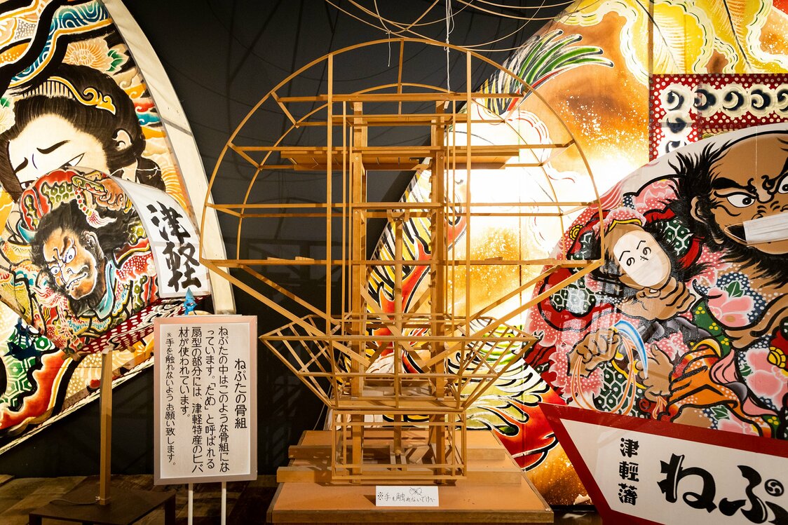 扇ねぷたの骨組みの模型