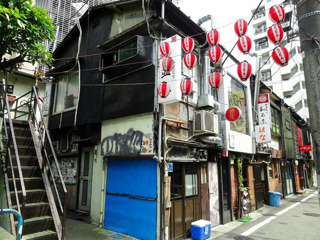 Nonbei Yokochō es uno de los pocos lugares de Shibuya que ha sobrevivido a la reurbanización. (© Gianni Simone)