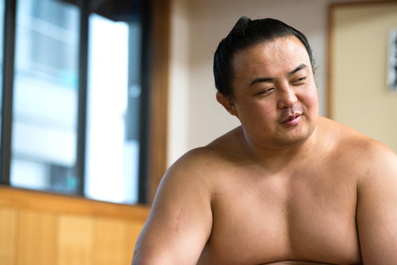 試練を乗り越えて活躍する初の中国人力士・蒼国来関