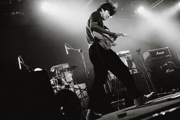 ボーカルの洪は、透明雑誌は日本の90年代の音楽シーンの影響を受けたという(陳芸堂撮影)