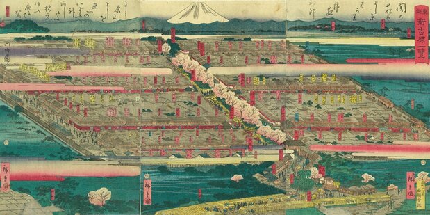 歌川廣重的弟子「二代目廣重」的作品《東都新吉原一覽》（1860年，個人藏品）。這幅巨作縱寬135間（約266米），橫長180間（約355米），畫中的吉原四周環繞著壕溝，除祭典活動外，只能從下方中央的大門進出。從大門向內延伸的櫻花大道為「仲之町」，通往為客人介紹青樓的茶屋