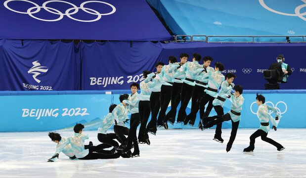 2022年2月10日,羽生结弦在北京冬奥会自由滑中挑战四周半跳(图片:时事社)