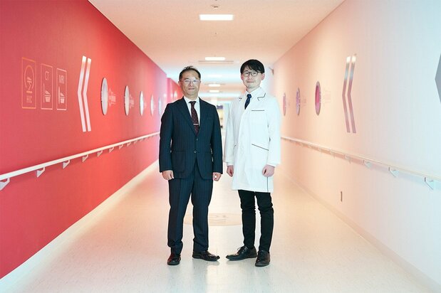 センターと大学病院をつなぐ渡り廊下にて