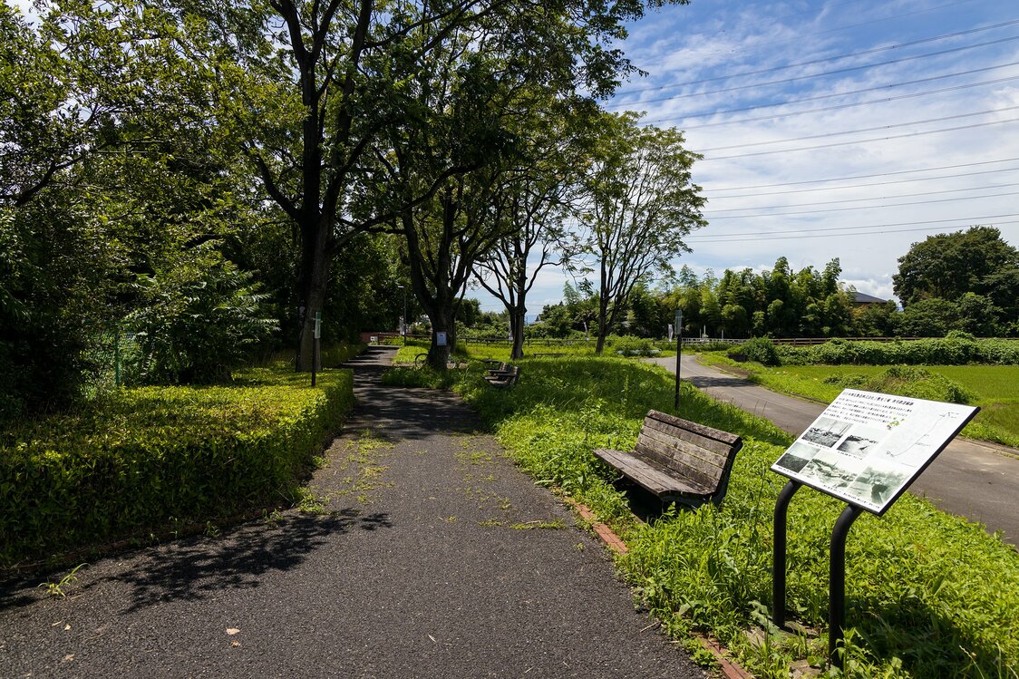利用专用铁路线的旧址，修建了步行街——茜路