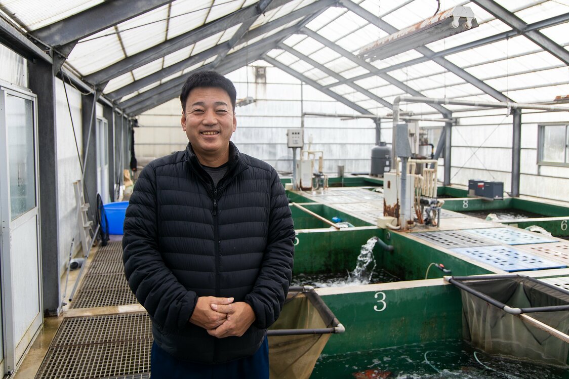 伊佐先生帶我們參觀越冬用養殖池