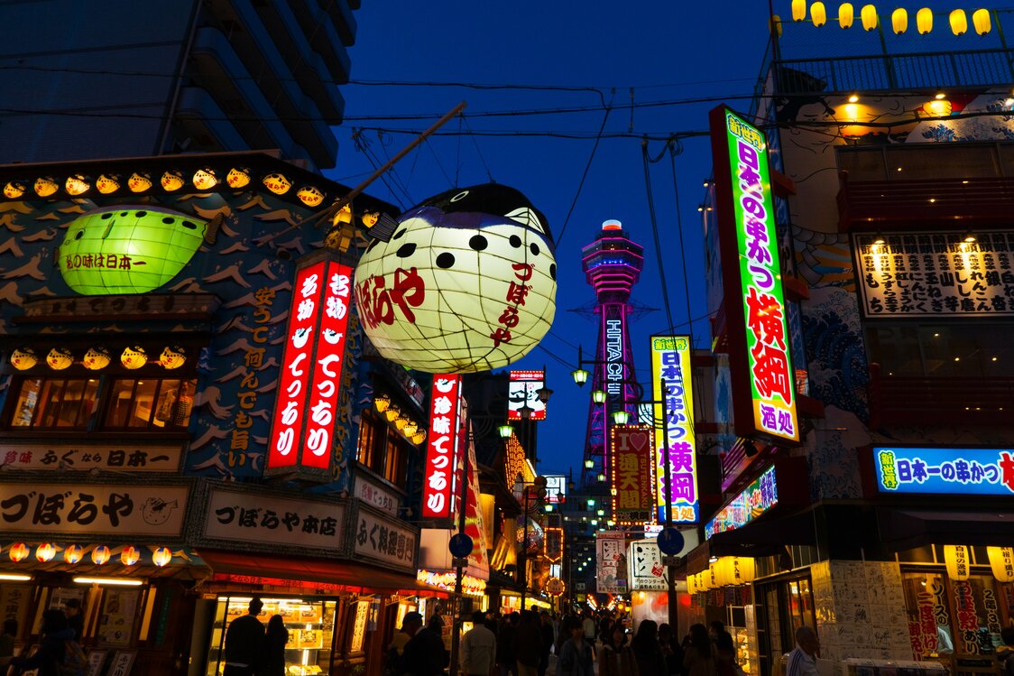 Un nuevo mundo rebosante del sabor popular de Osaka (imagen de Kuroiwa Masakazu)