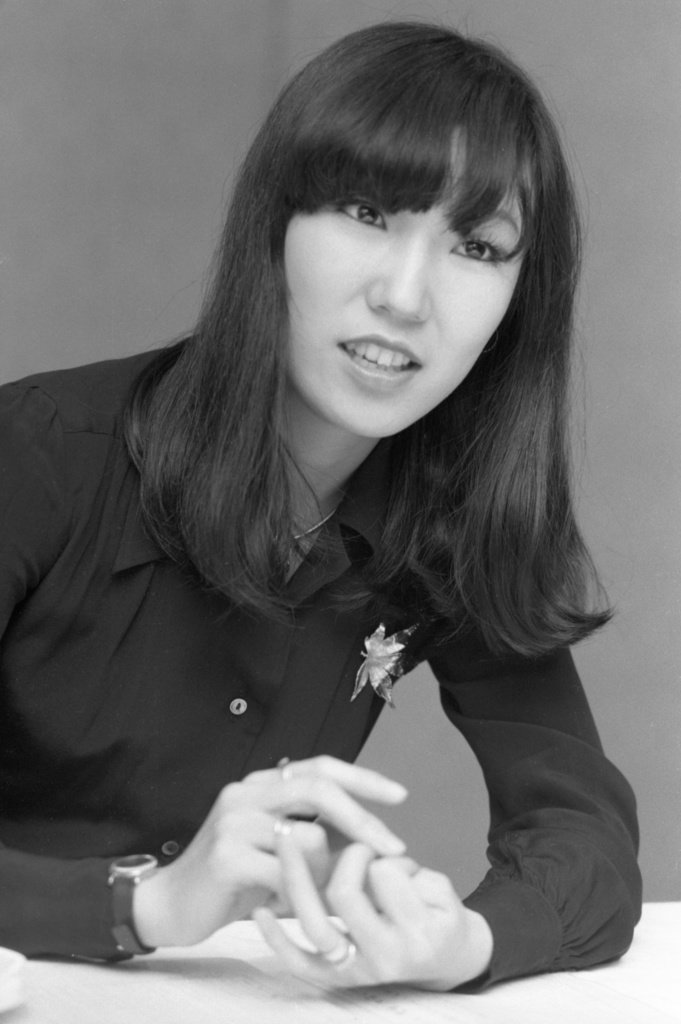 1976年11月结婚，从荒井由实变成松任谷由实大约半年后的Yuming（图片：共同社）