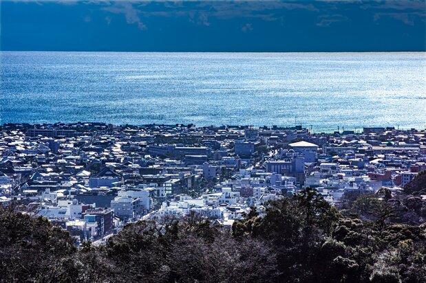 鎌倉の街を一望 写真=原田寛