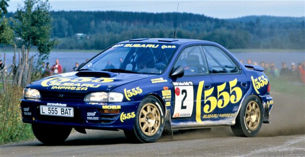 1992年11月発売のスバルインプレッサは、93年にWRC(世界ラリー選手権)にデビュー。95年からは3連覇を達成し、スポーティなブランドイメージを確立した ©STI