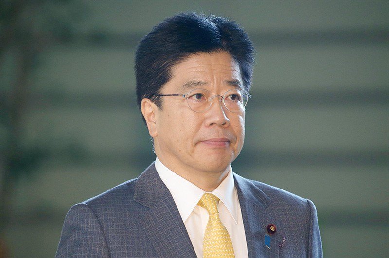 首相官邸に入る加藤勝信自民党総務会長＝2018年11月12日、東京・永田町（時事）