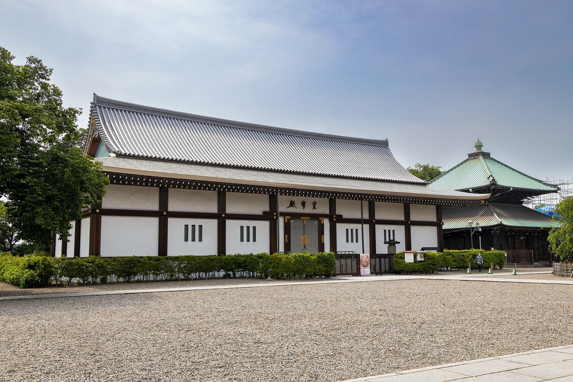 貴重な寺宝を展示する霊宝殿は2003年の開館
