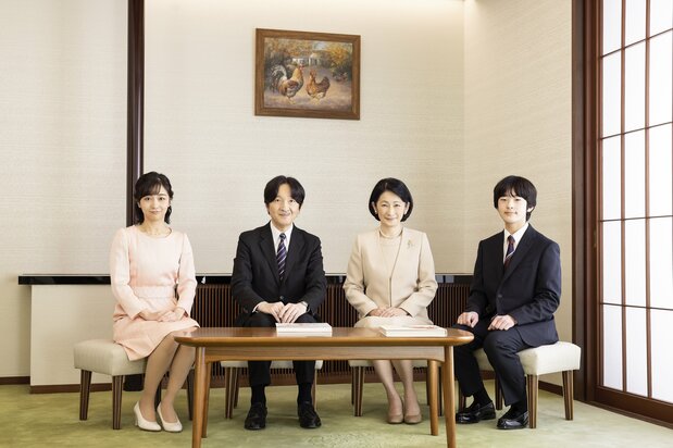 Crown Prince Fumihito (second from left), Crown Princess Kiko (second from right), Princess Kako (left), and Prince Hisahito on January 1, 2023. (Courtesy the Imperial Household Agency)