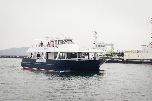横須賀市の新三笠橋-猿島間の無人運航実証に成功した「シーフレンドゼロ」　写真提供：日本財団