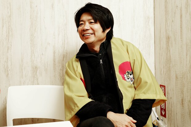 Director Satō Yoshinori did everything from shooting the documentary to editing it.