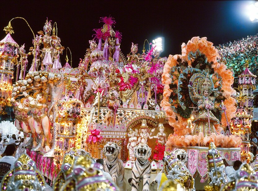 Las vistosas carrozas del Carnaval de Río son un atractivo más aparte de la samba.