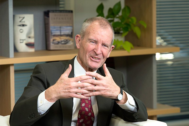 日本は独自の視点、構想の提示を：デニス・ブレア元米国家情報長官インタビュー
