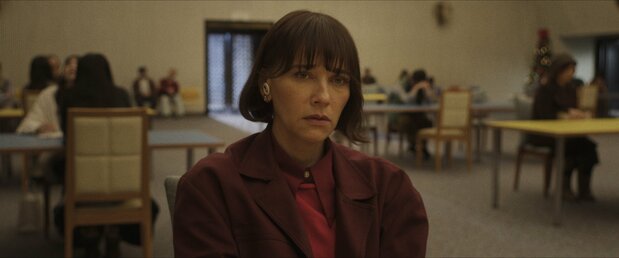 Susie (Rashida Jones), la protagoniste. Elle a le cœur brisé lorsqu’elle apprend que son mari et son fils ont été victimes d'un accident d’avion.