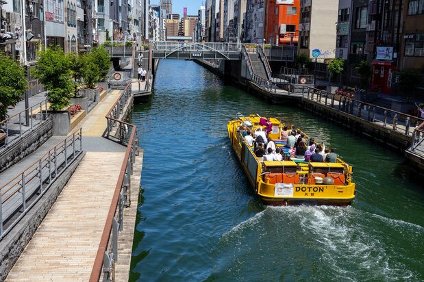 El recorrido se realiza entre el puente Nippon, en el este, y el puente Ukiniwa, en el oeste; constituye un tramo de cerca de un kilómetro.