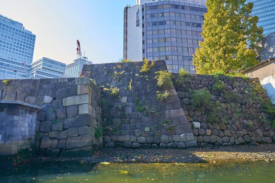 常盤橋公園に保存されている御門の石垣（PIXTA）
