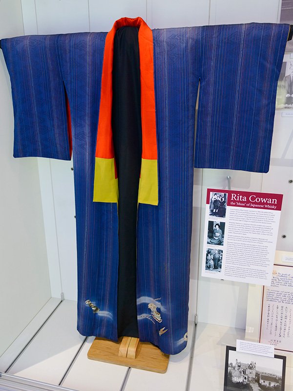 Kimono y obiage pertenecientes a Rita Taketsuru, en el Museo Auld Kirk, en Kirkintilloch. (© Tony McNicol)