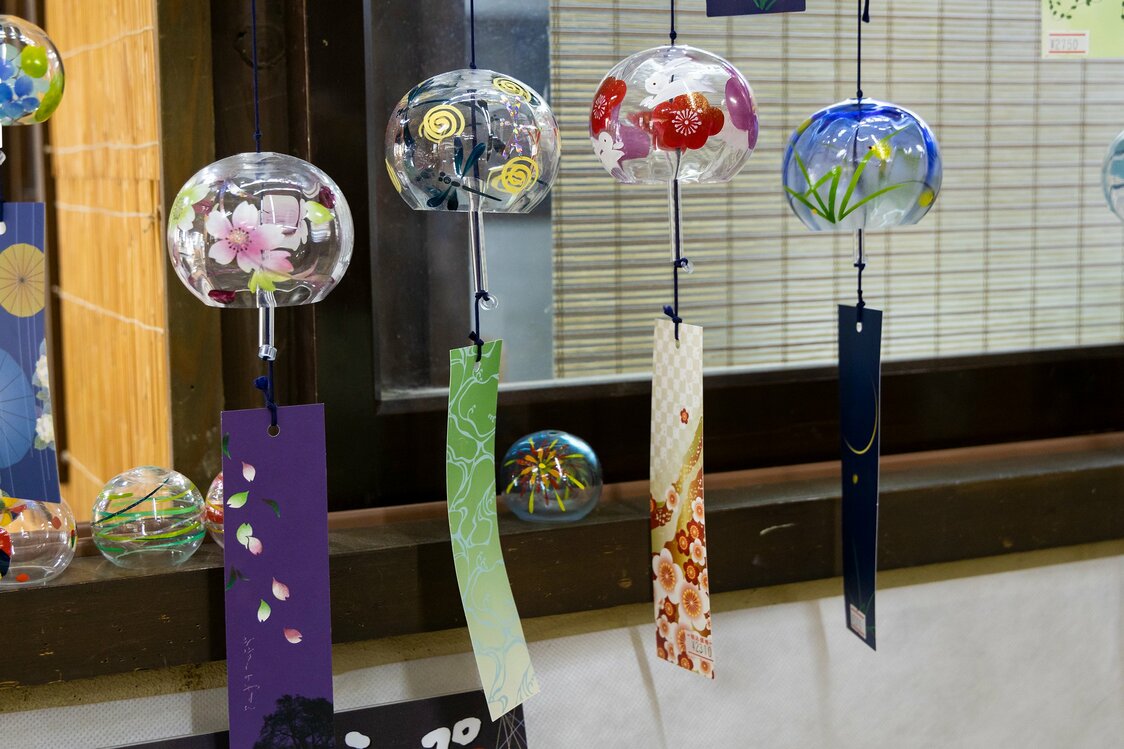 海外で人気となっている蒔絵のぎやまん風鈴（2310円）