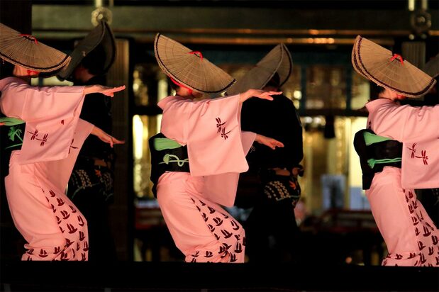 富山市八尾地区の「おわら風の盆」(PIXTA)