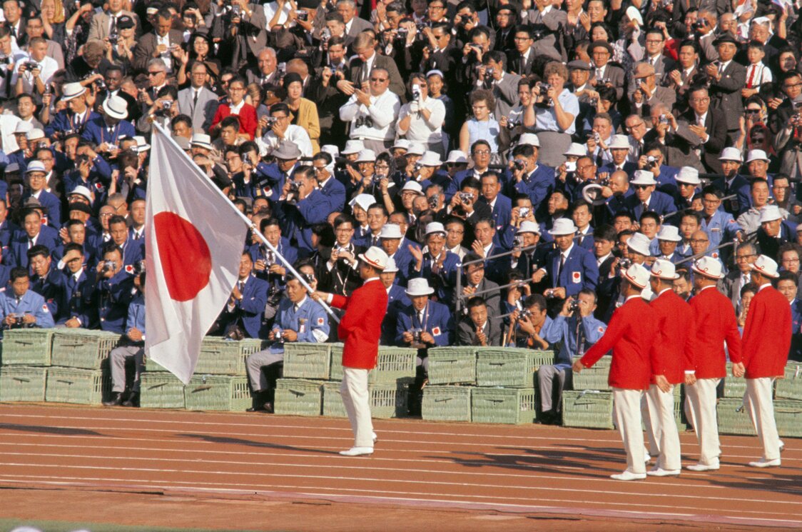 La delegación japonesa hace su entrada en la ceremonia de inauguración de los Juegos Olímpicos de Tokio, en el Estadio Nacional de Tokio. (Jiji)