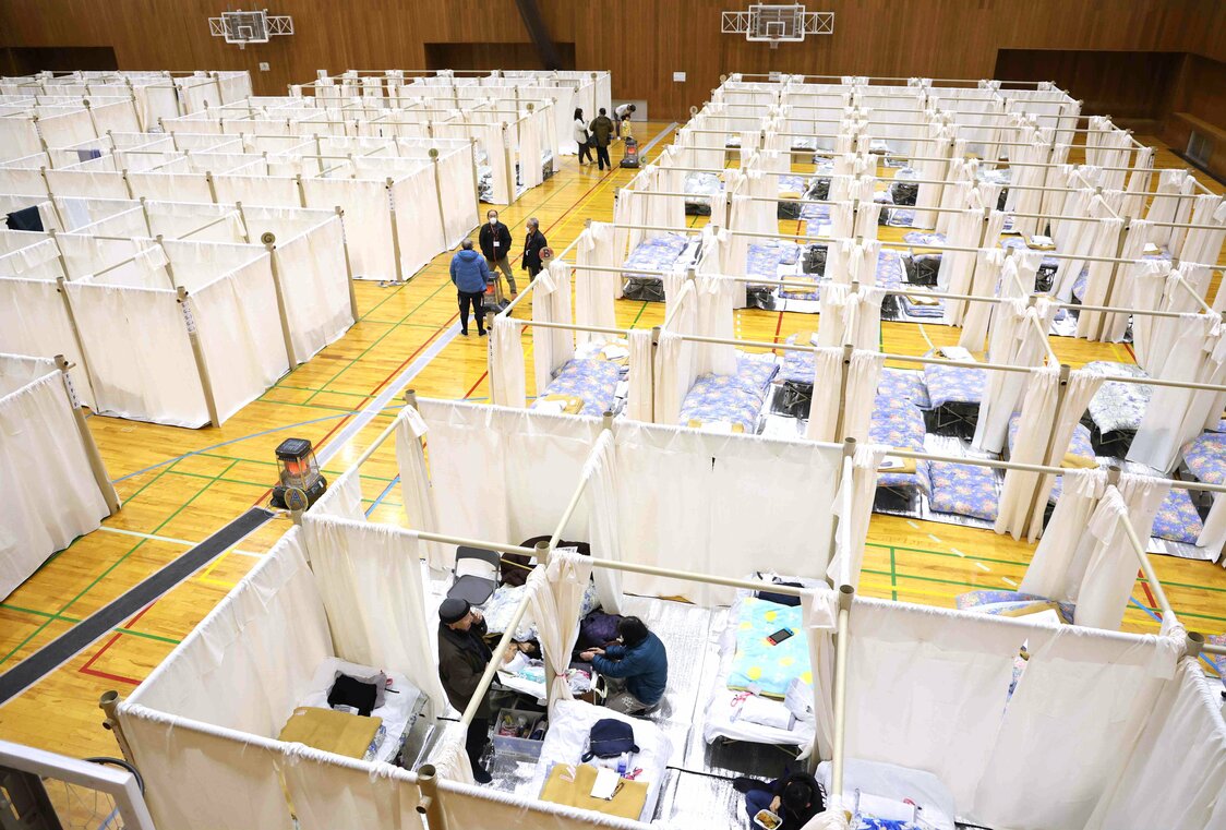 能登地震时的金泽市避难所（2024年1月11日，时事社）