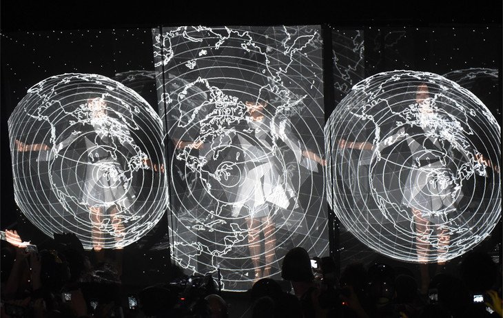 A photo of Perfume’s March 17, 2015, performance at SXSW in Austin, Texas. (© Amuse Inc., Universal Music LLC, Rhizomatiks, and Dentsu Inc.)